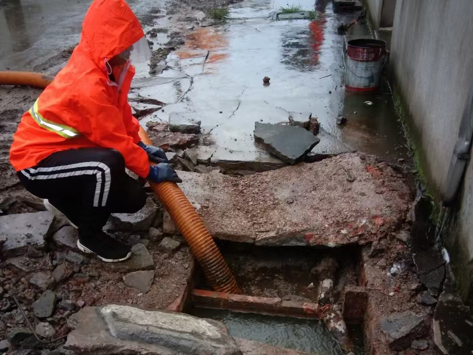 林西专业清理污水池 炜誉市政以规范流程守护城市 “肠道”